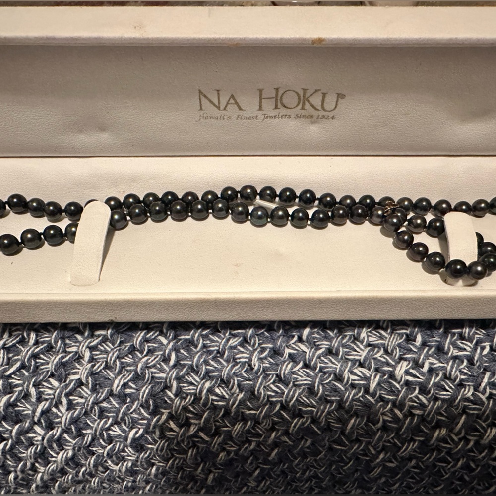Na Hoku 12 in black pearl necklace with 14k gold butterfly hardware